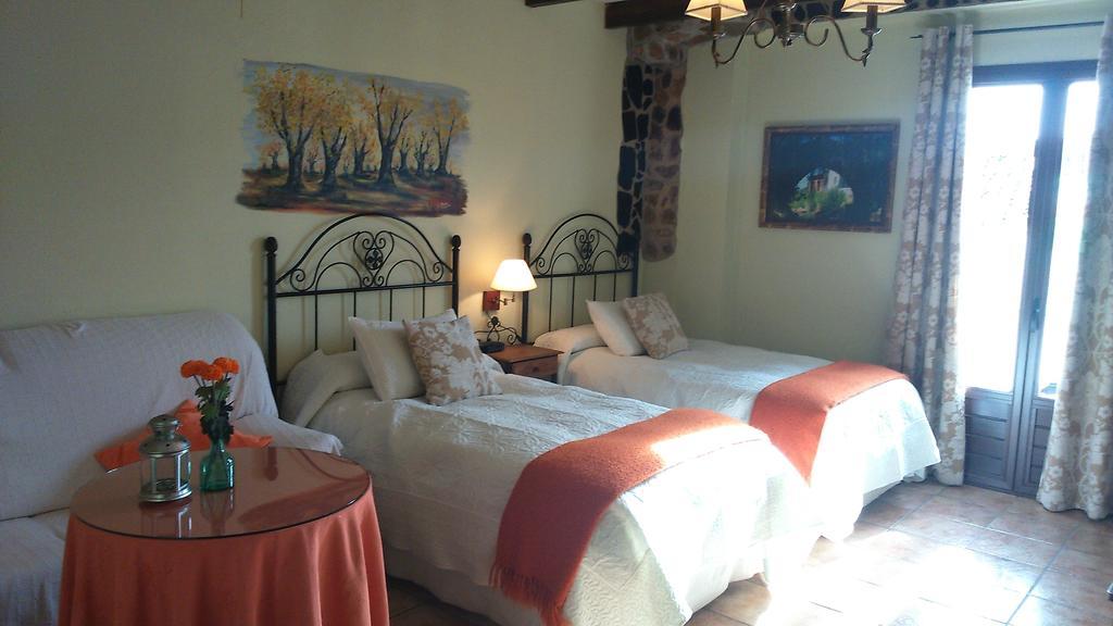 Hostal Rural Molino Del Bombo Aracena Ruang foto