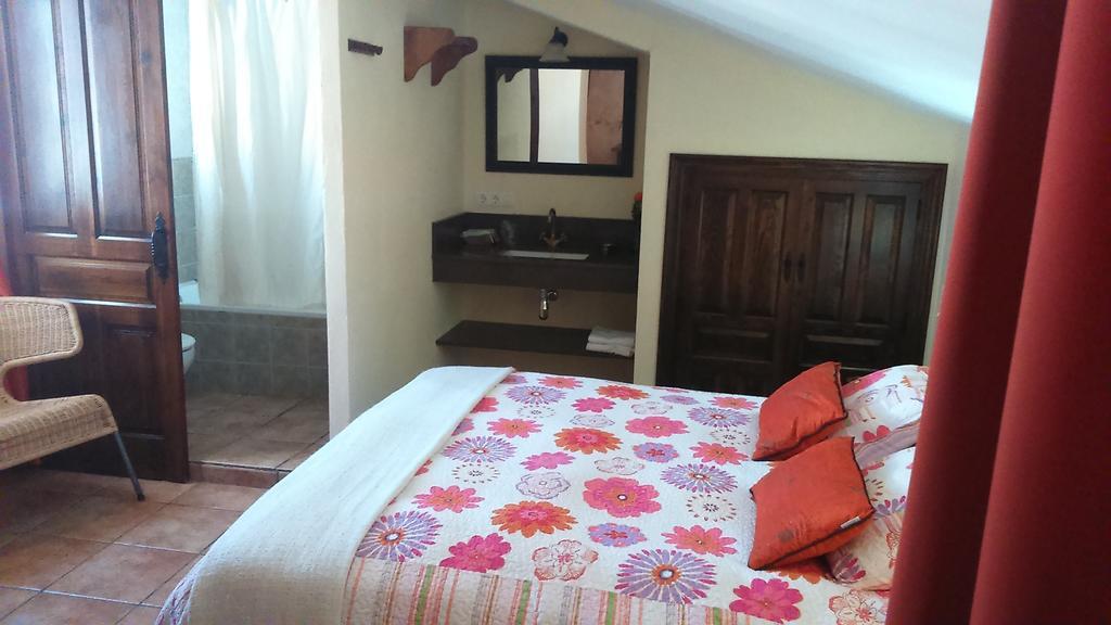 Hostal Rural Molino Del Bombo Aracena Ruang foto